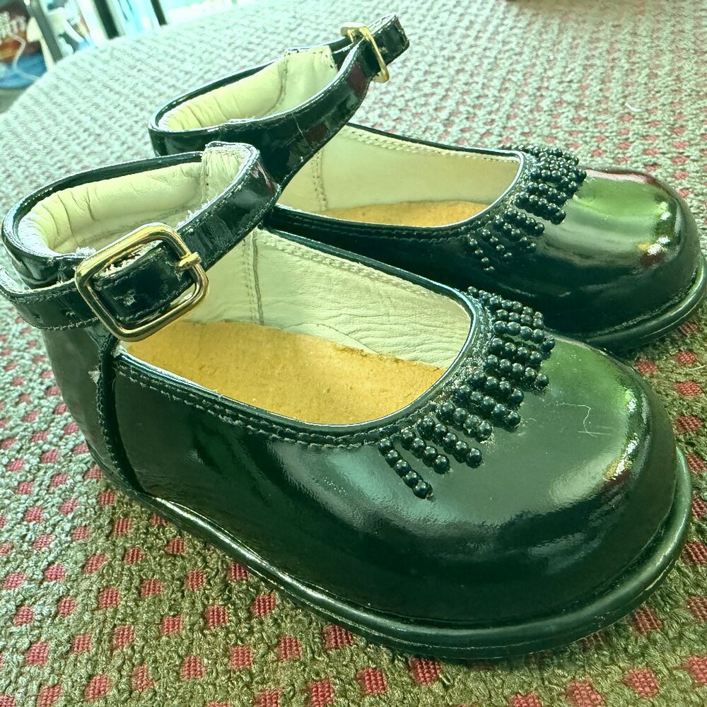 Danucci Girls Size 3 Black Patent Leather Mary Jane Dress Shoes NIB Socks